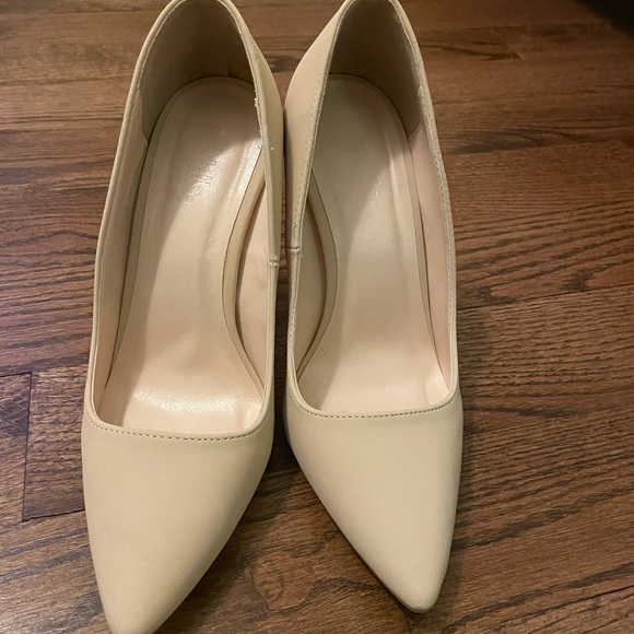 Size 7 shoes - Picture 4 of 5